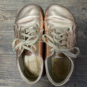 Aintap FeelBarefoot size 39 rose gold leather shoes